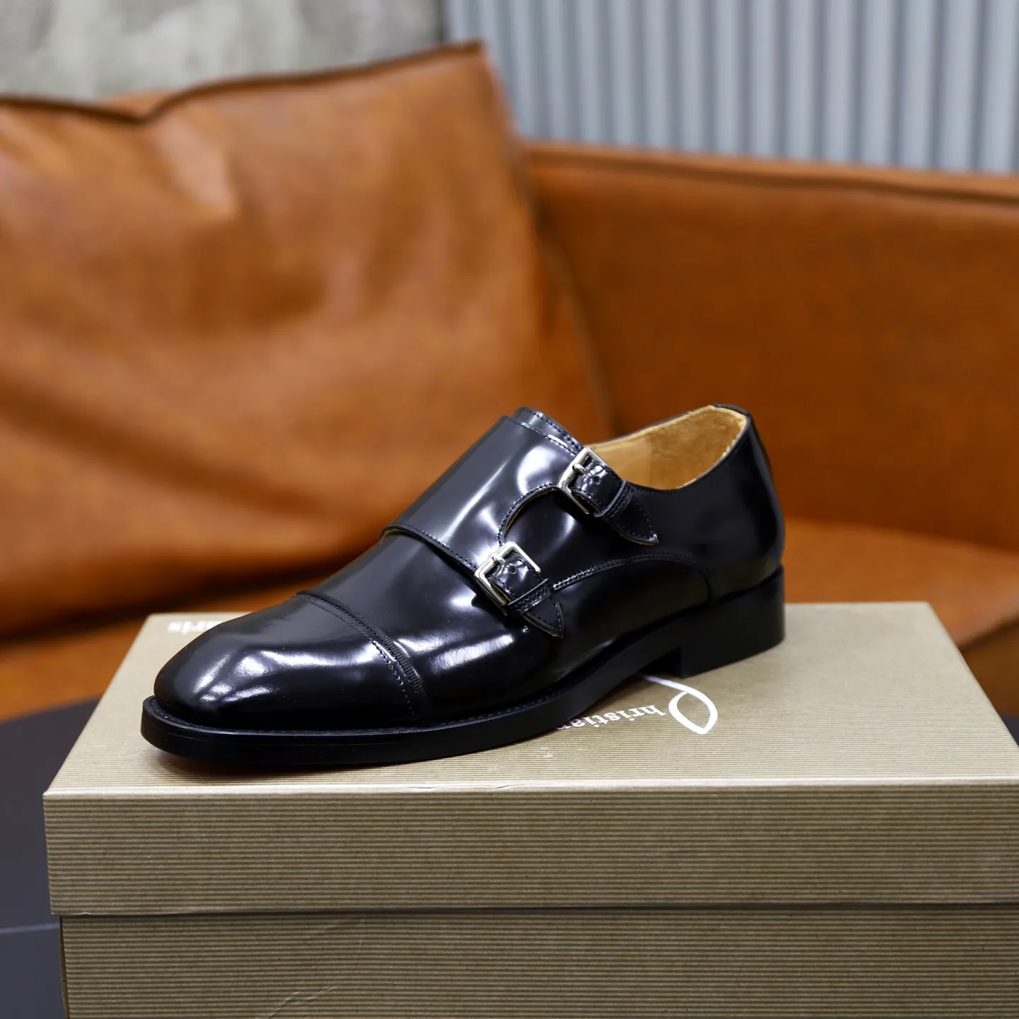 Ex-factory price: 620💰Christia*.Loubouti*🆑High-end men’s business formal leather shoes | Classic red sole shoes | Original imported first-layer cowhide | Water-dyed cowhide lining | Italian imported red rubber outsole | High-end luxury | Perfect interpretation of fashion, sunshine, style, suitable for various occasions Size: 39-44 (38.45 custom-made)